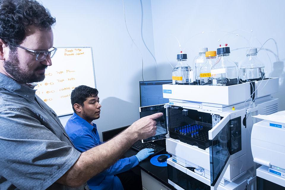 New equipment expands the Flores Lab’s capacities to study how the gut